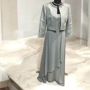 TAHARI CHIFFON GOWN WITH JACKET SIZE 8 METALLIC JACQUARD ARTHUR LEVINE MINT.